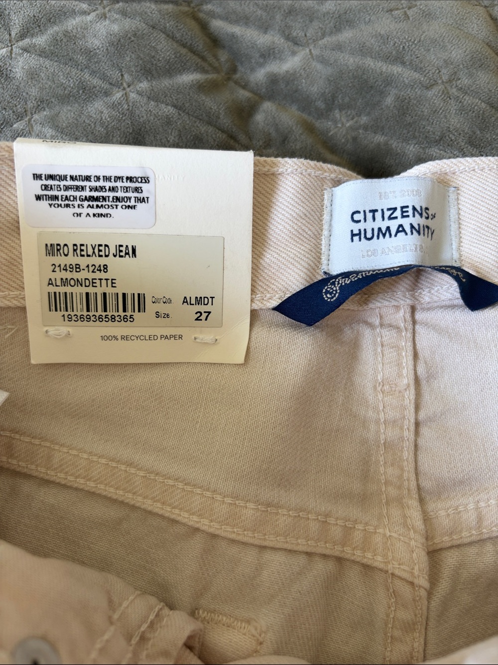 Citizens of Humanity Miro Relaxed Barrel Jeans
In Almondette size 27 - Picture 12 of 13